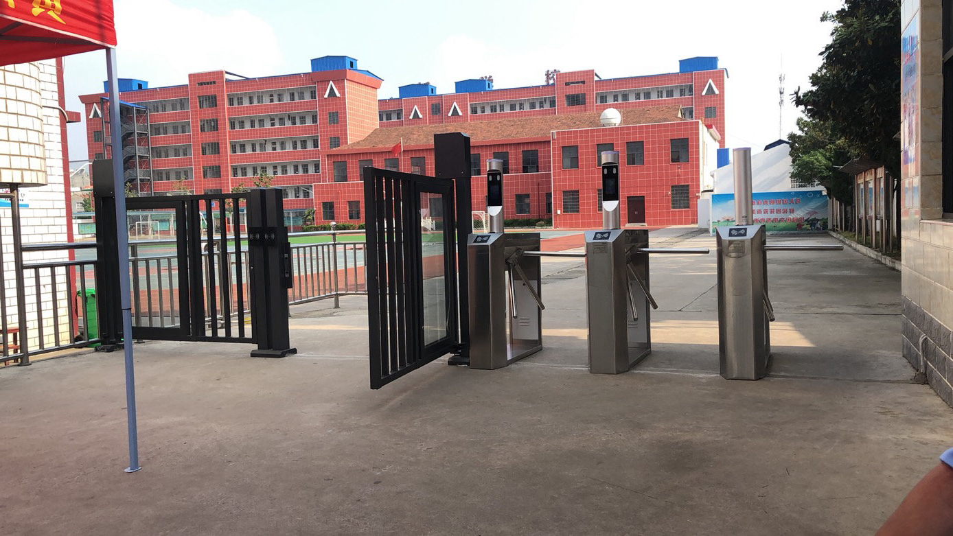 学校三辊闸人脸识别